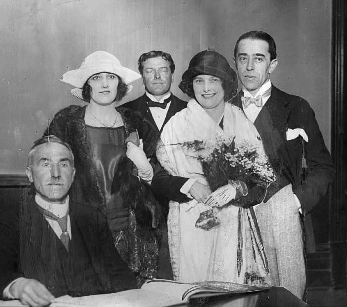 Рейли (справа) в день женитьбы на актрисе Пепитеа Бобадилья. 1923