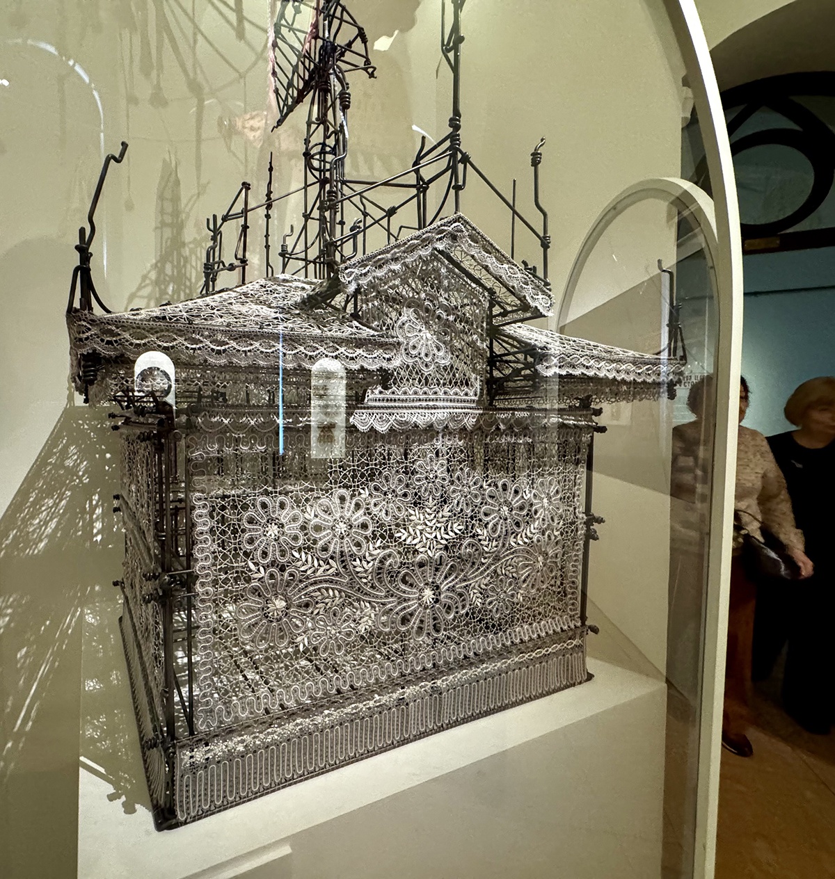 Художник по металлу Антон Чумак. Художник по кружеву Ираида Зубарева. Связь времен. Вологда. 2024