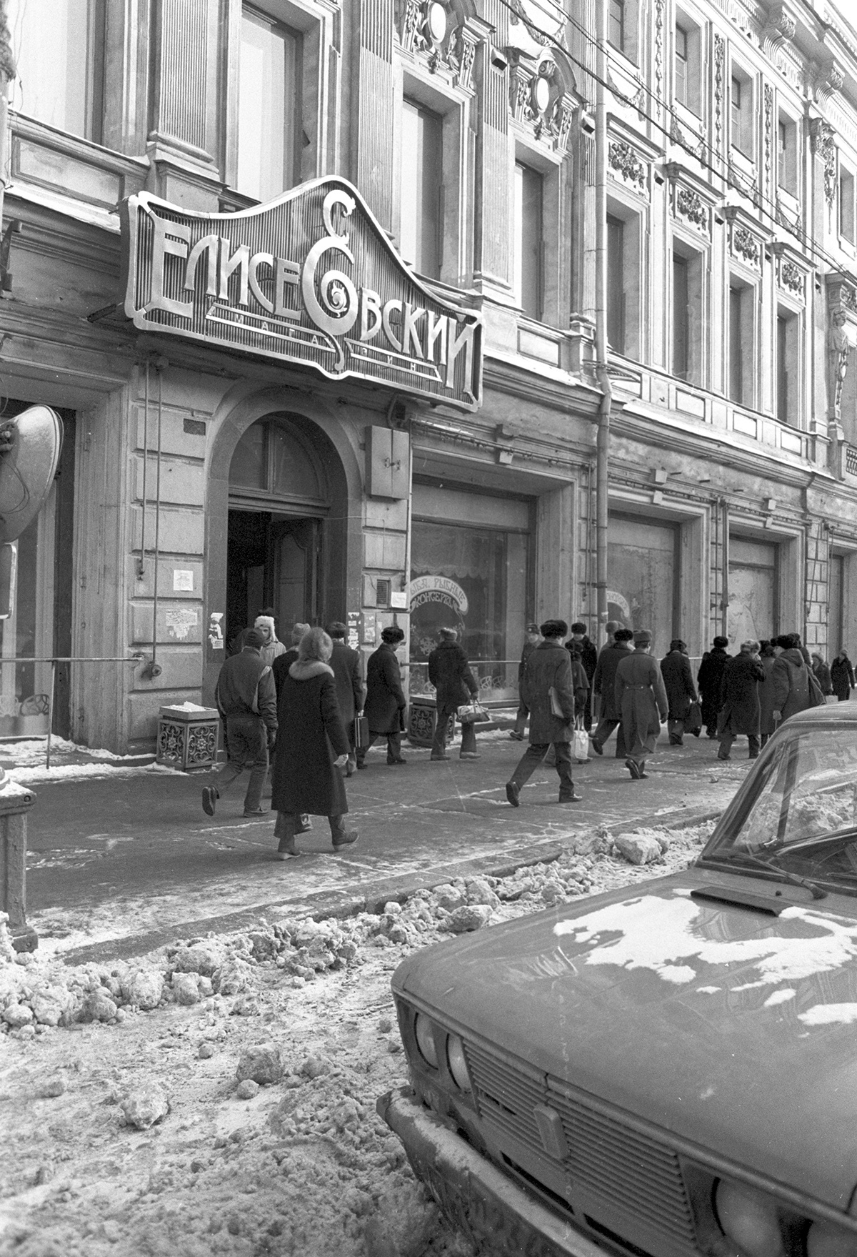 Здание "Елисеевского" на Тверской построено в конце XVIII века архитектором Михаилом Казаковым