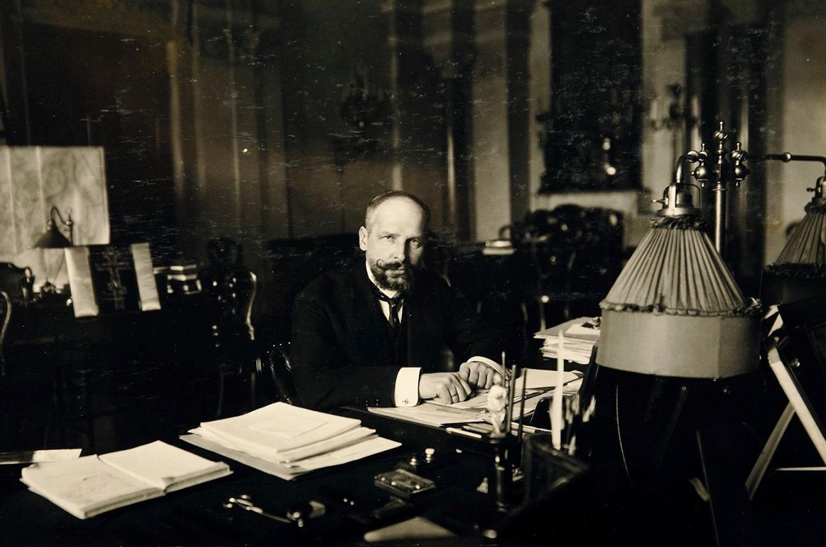 Столыпин в рабочем кабинете. 1907