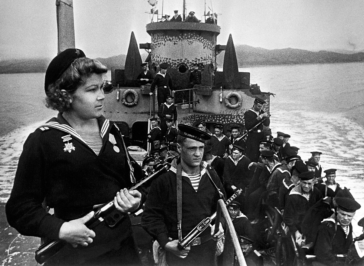 Десантники тихоокеанского флота на пути в Порт-Артур. 1945