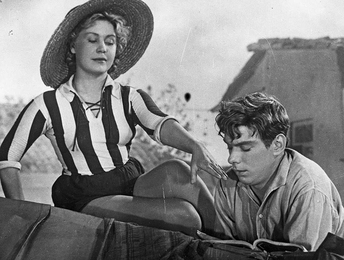 Инна Макарова и Алексей Баталов в фильме "Дорогой мой человек". 1958