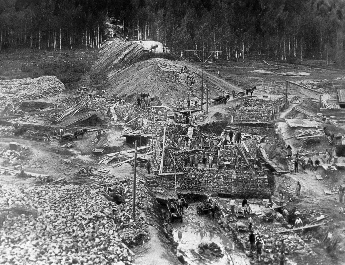 Строительство железобетонной плотины закончили за 74 дня. 1929