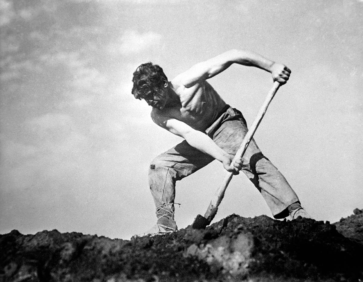 Строитель Магнитки. 1930