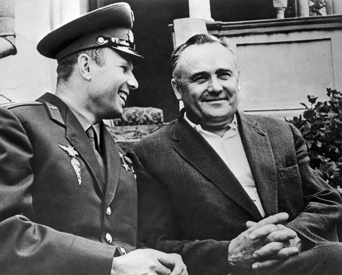 Юрий Гагарин в гостях у Сергея Королева на даче в Сочи. 1961