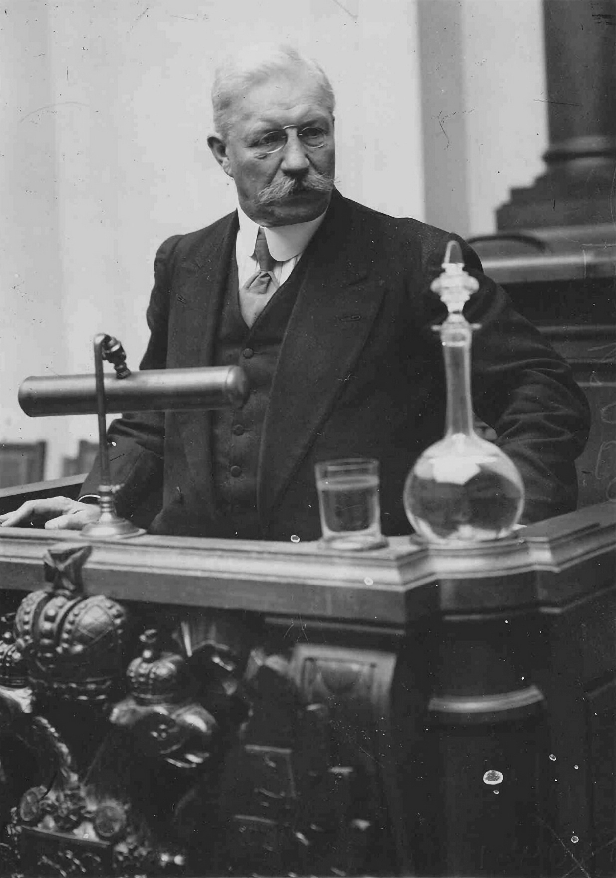 Павел Милюков во время выступления в Государственной Думе, 1915