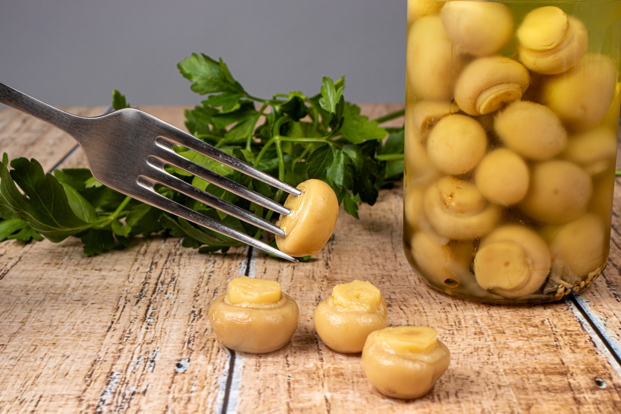 грибы в банке