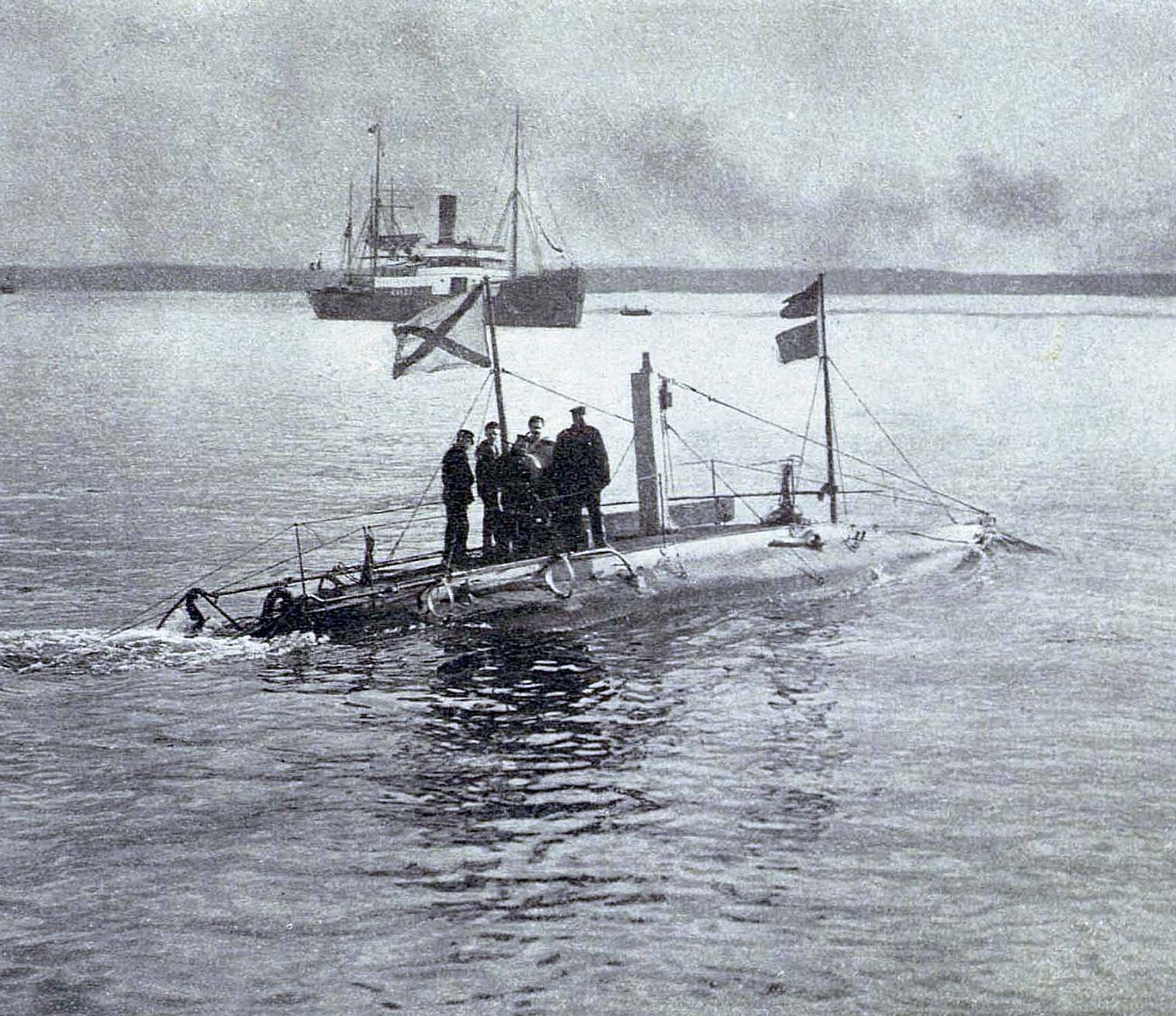 Подводная лодка. Из альбома "Русский военный флот". 1904