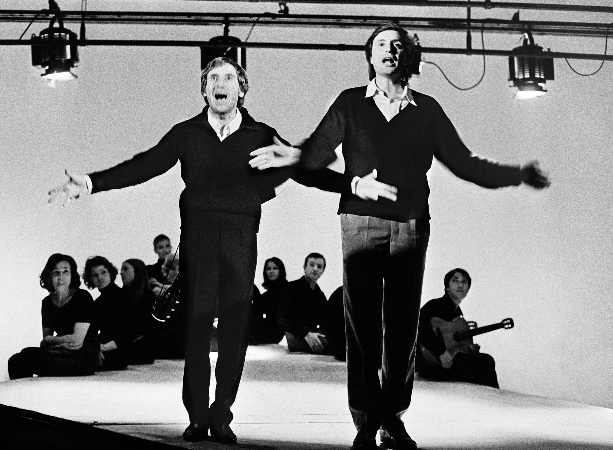 Владимир Высоцкий и Вениамин Смехов в спектакле "Антимиры". 1965
