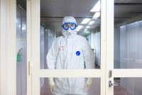 Обновленная вакцина пока только испытывается, так что лучше поберечь себя.