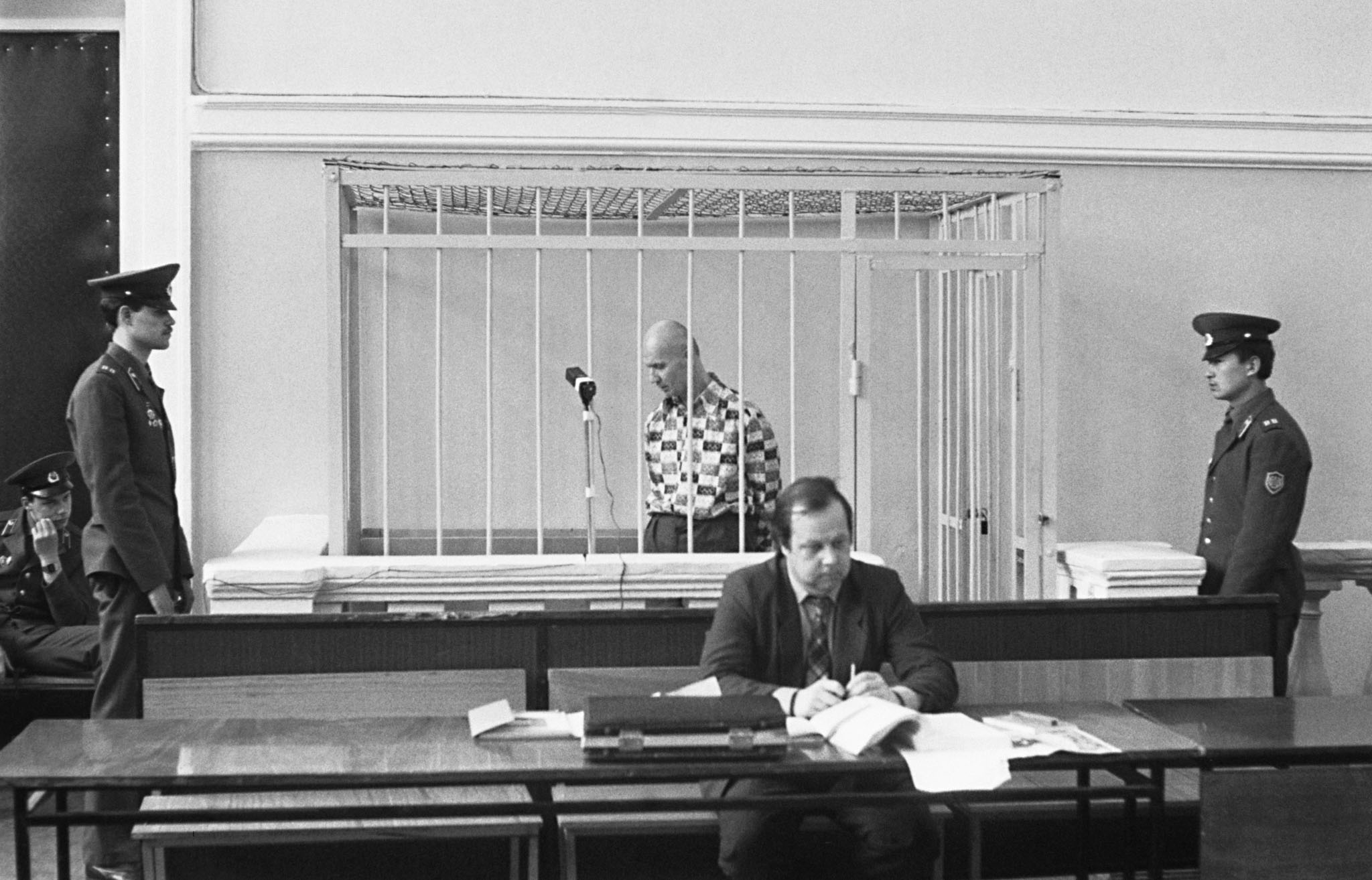 Андрей Чикатило в зале суда. 1992