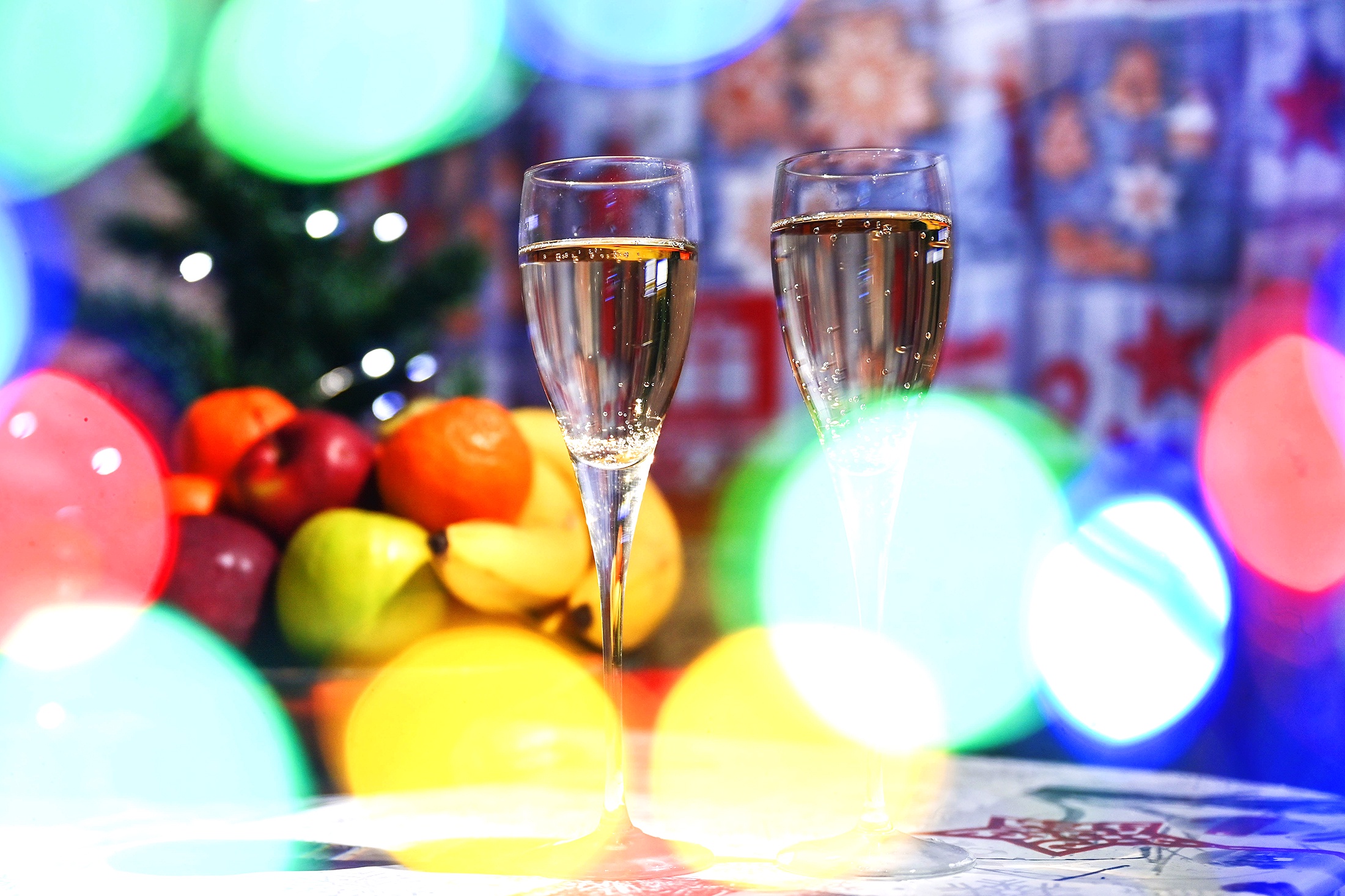 праздник стол бокалы