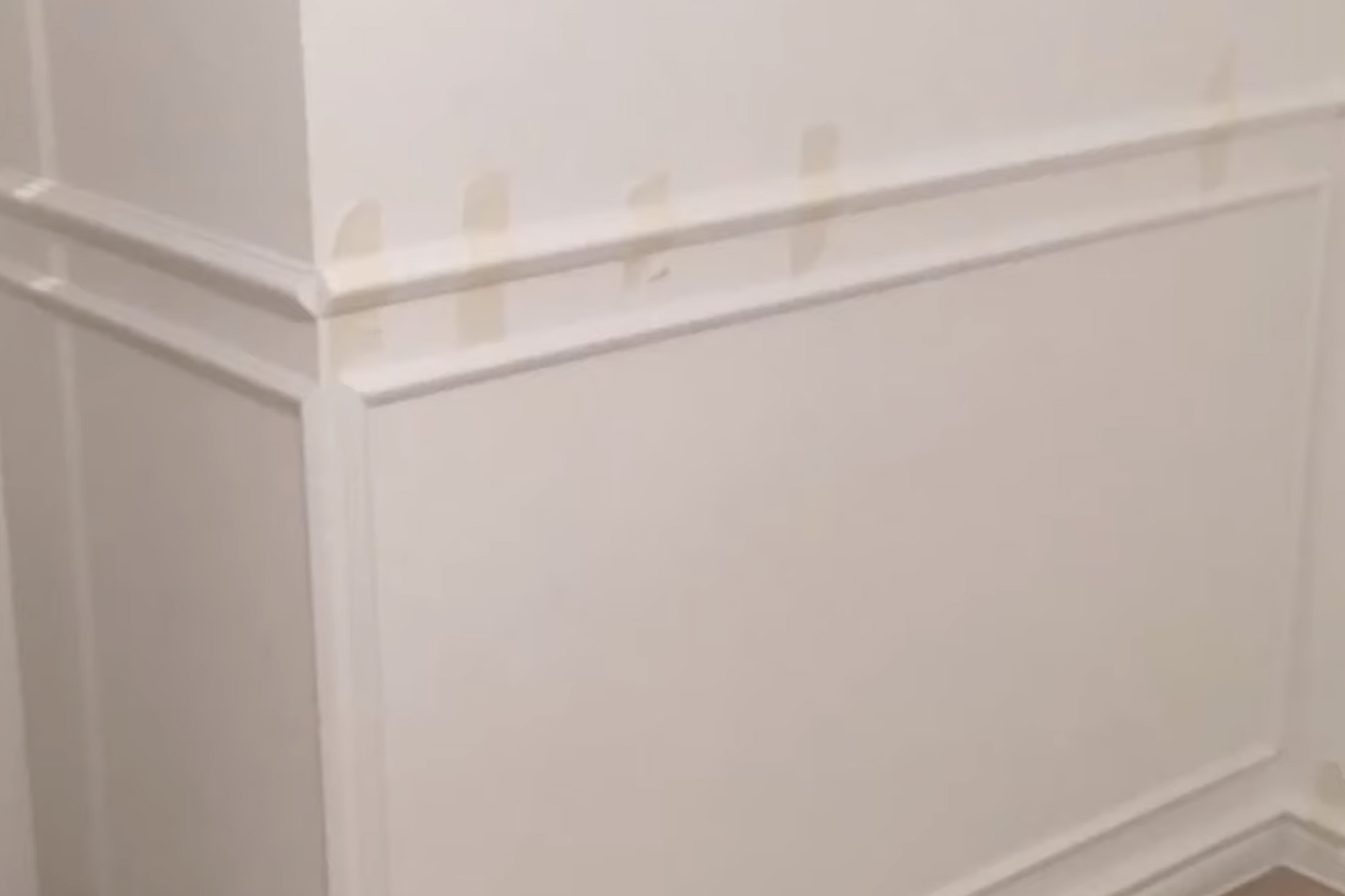 молдинг в интерьере стен