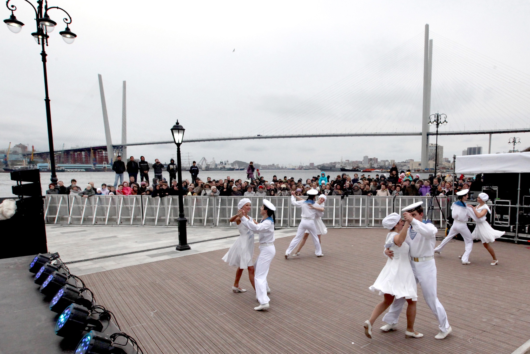  танцы на набережной