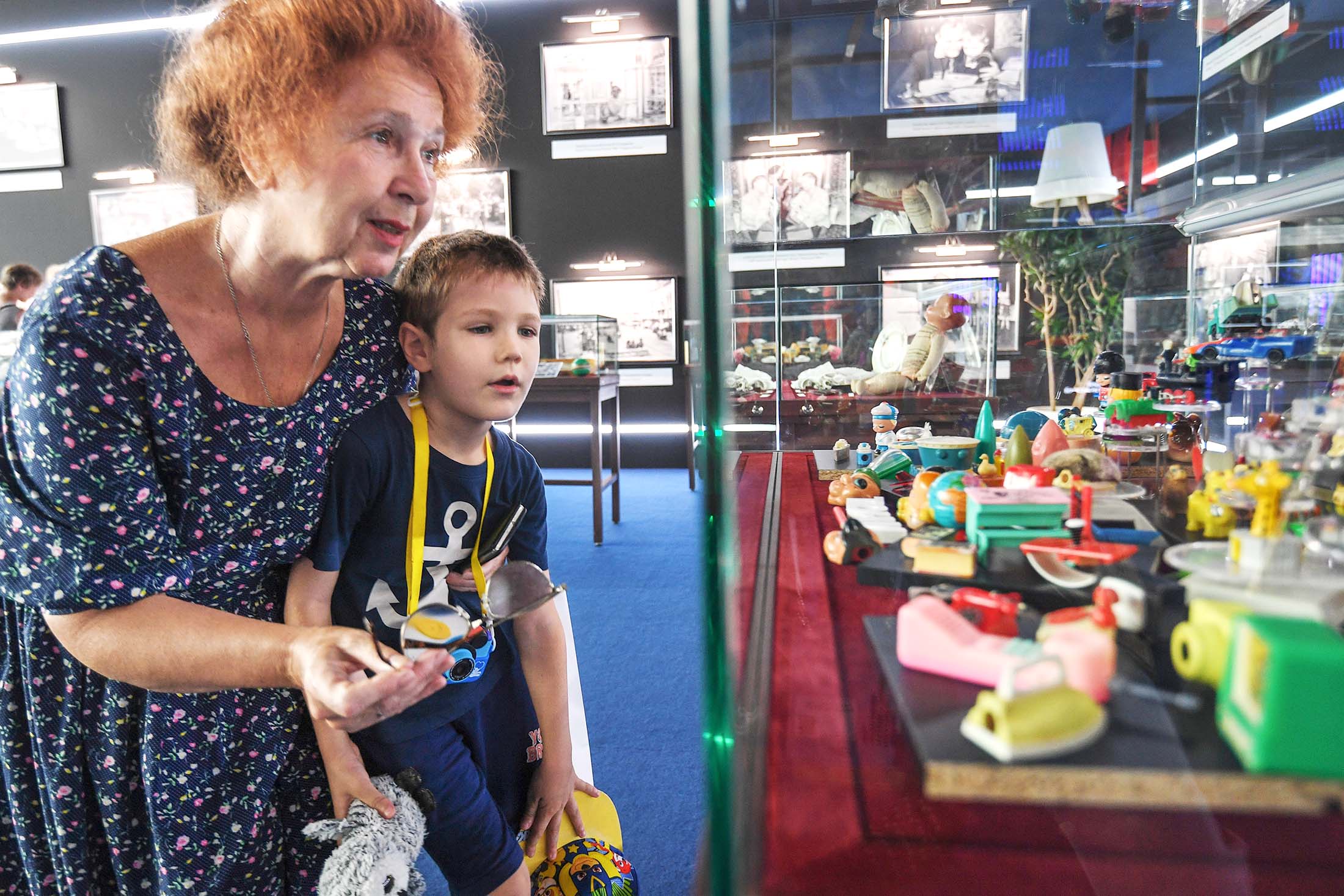 бабушка с внуком