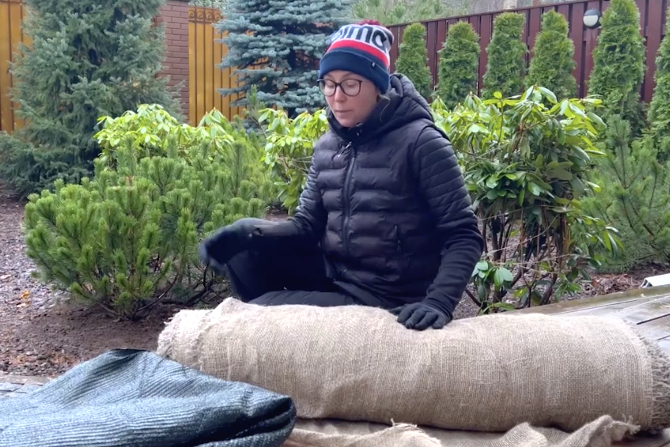 укрываник кустарники мешковиной