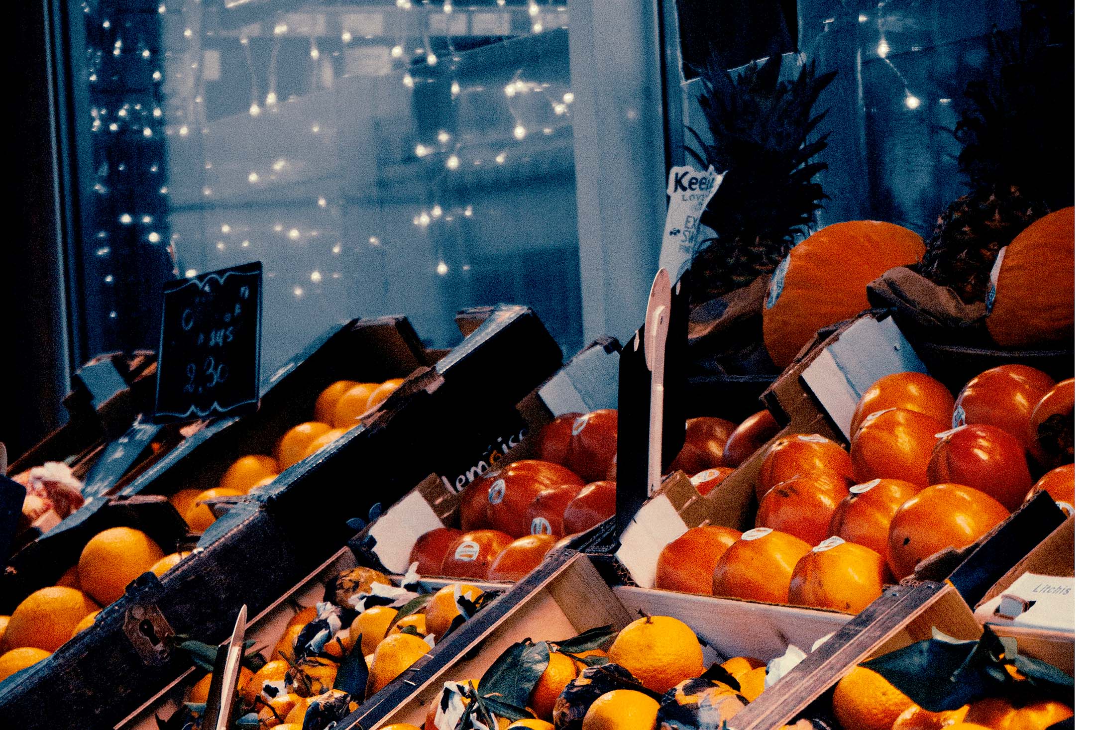 мандарины на прилавке