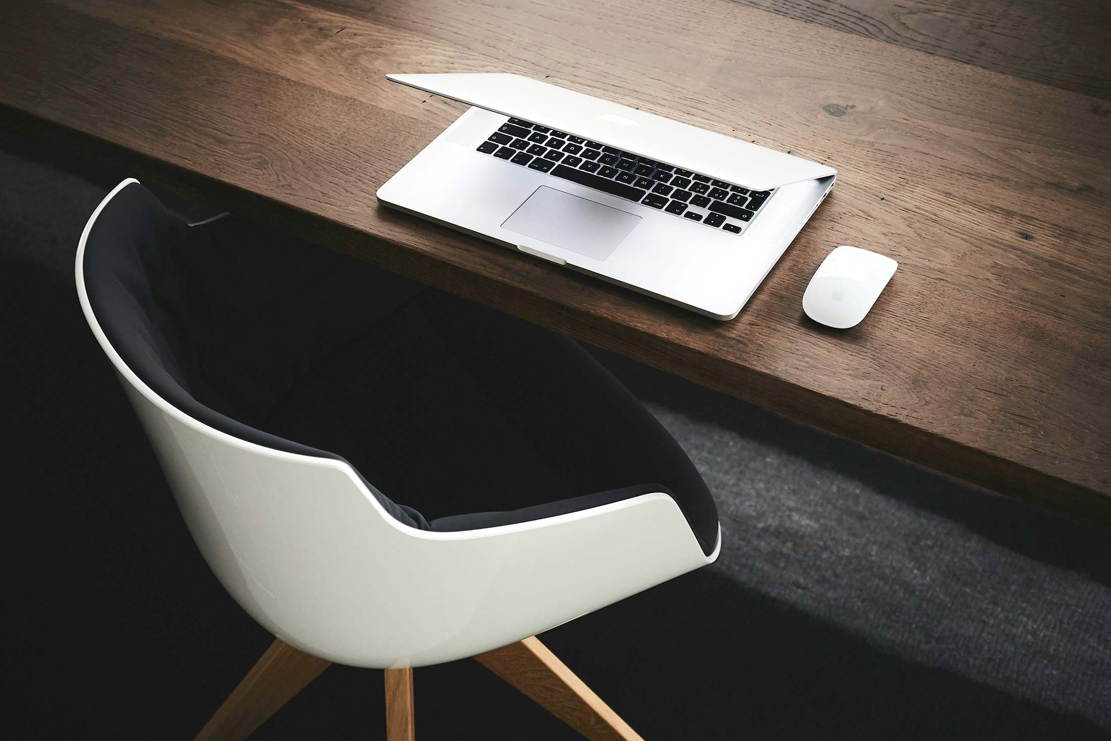 рабочее место в офисе