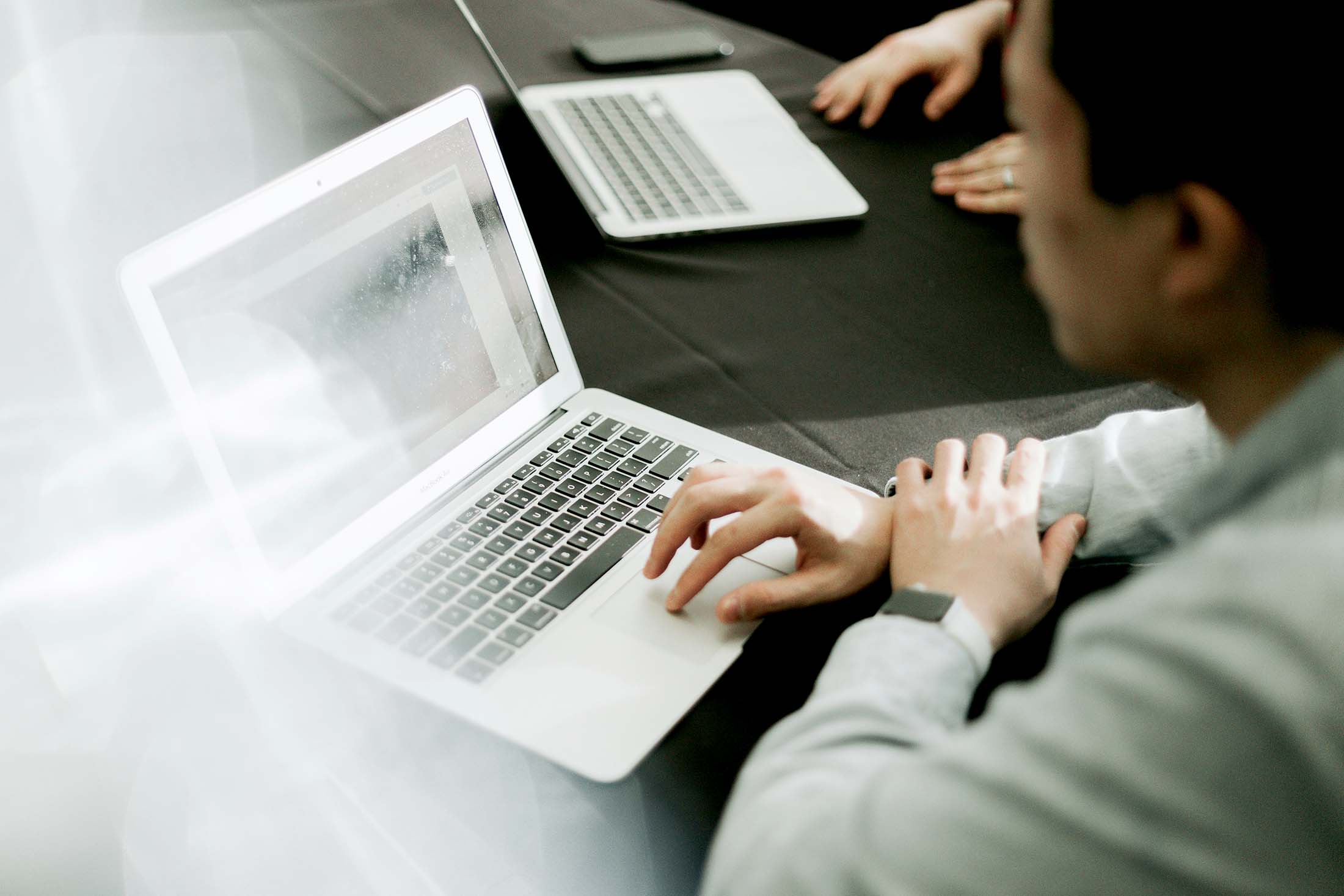 работа за ноутбуком