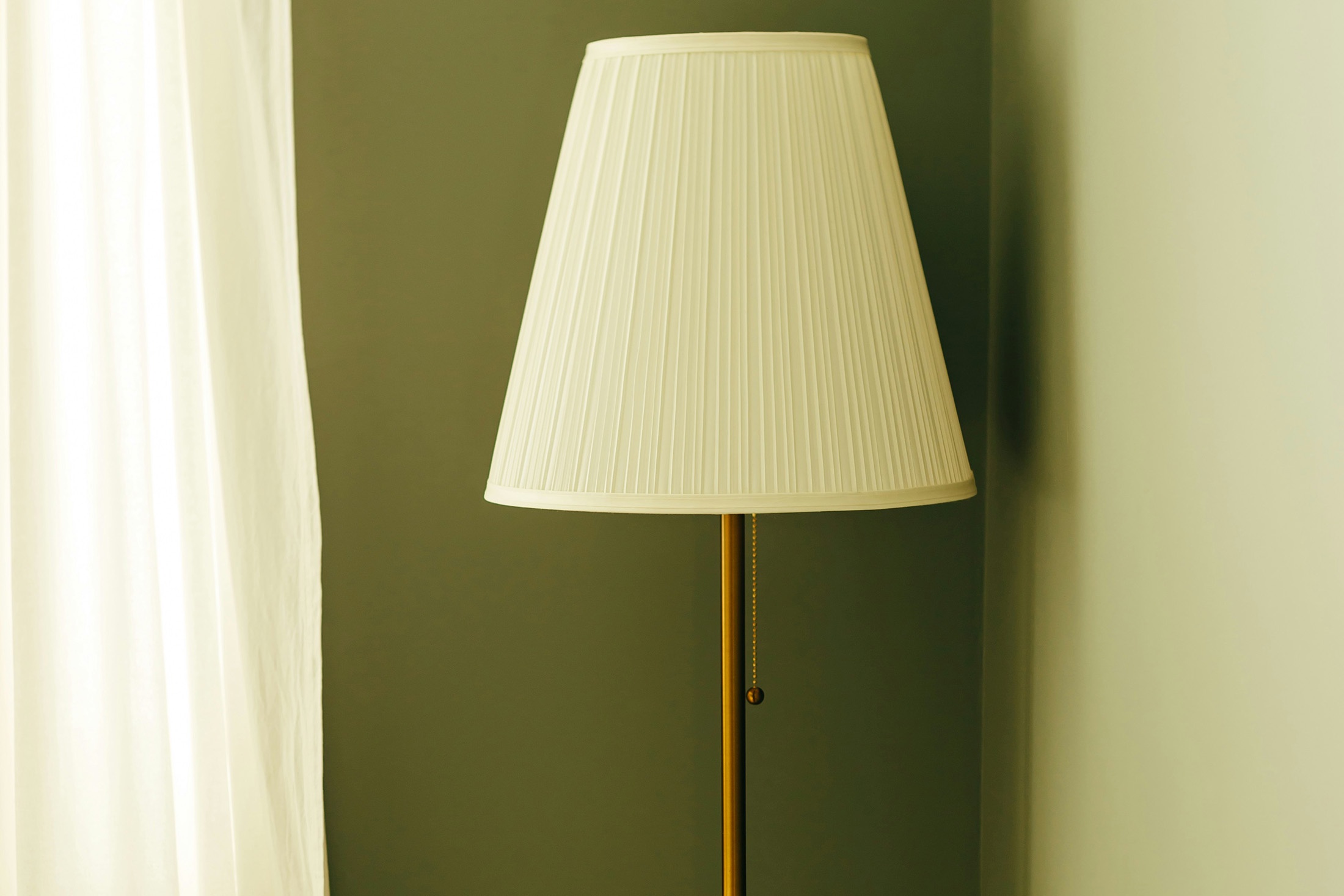 торшер в гостиной 