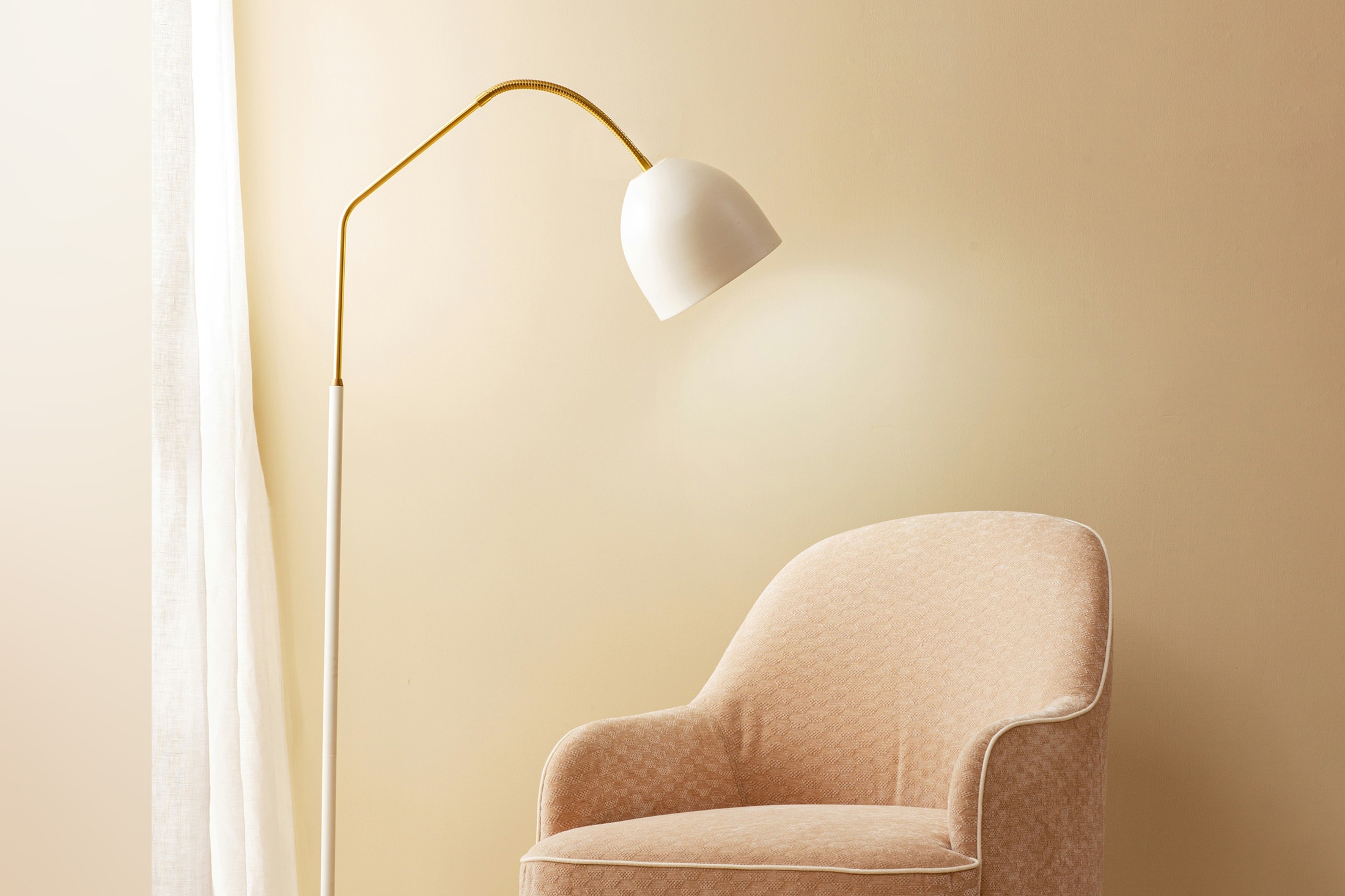 торшер в гостиной 