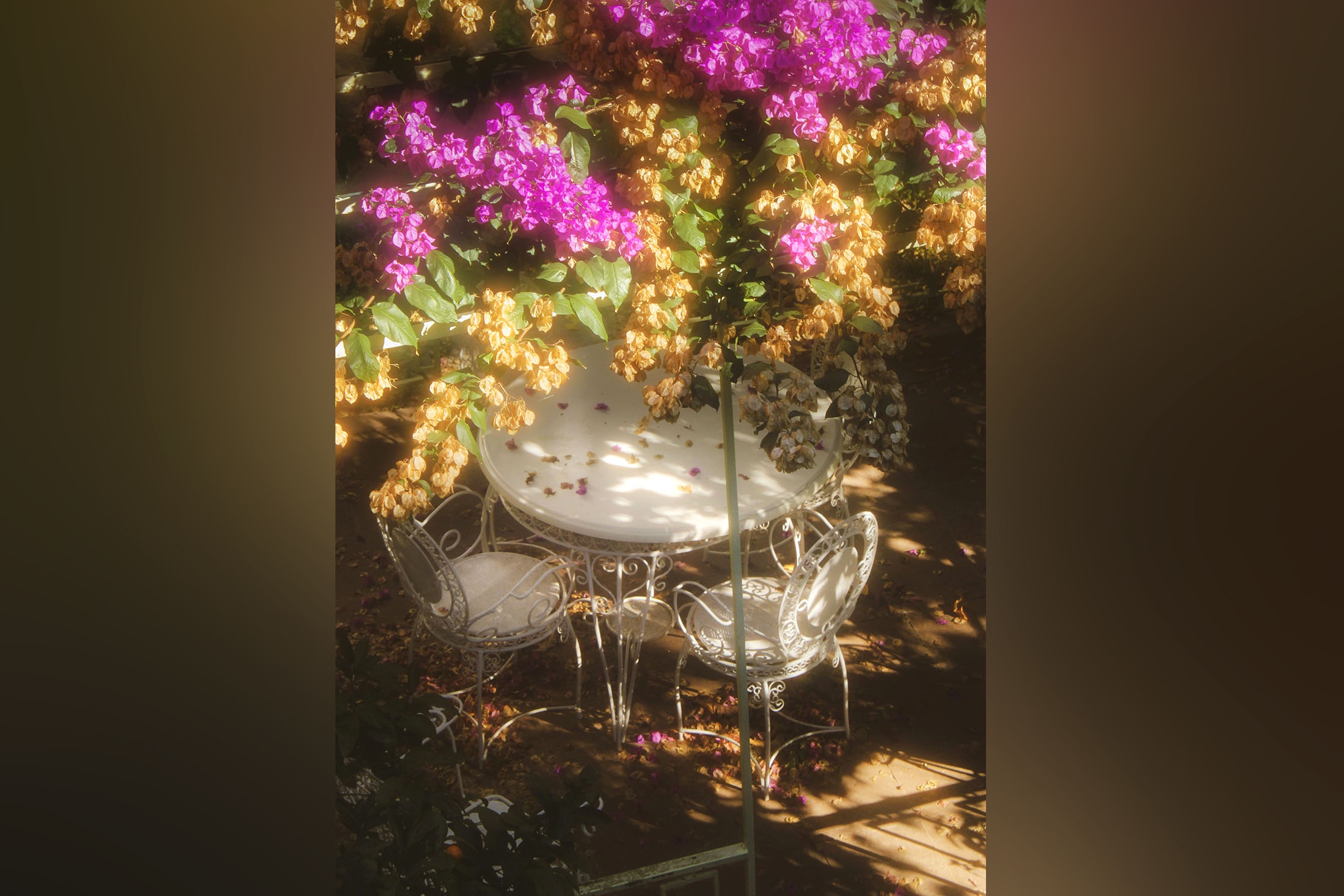 кованая мебель в саду