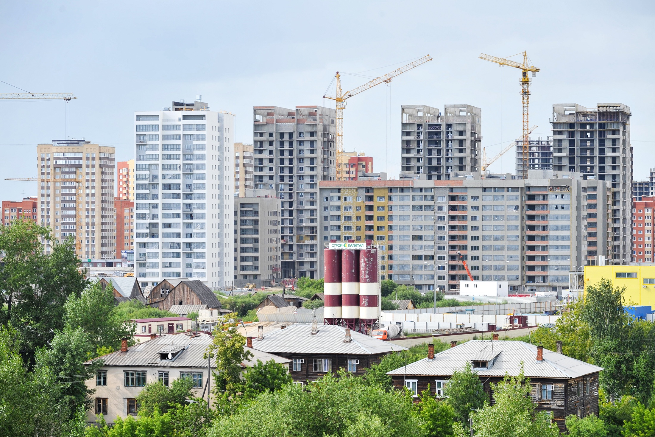 Новостройки в Заречном микрорайоне Тюмени.