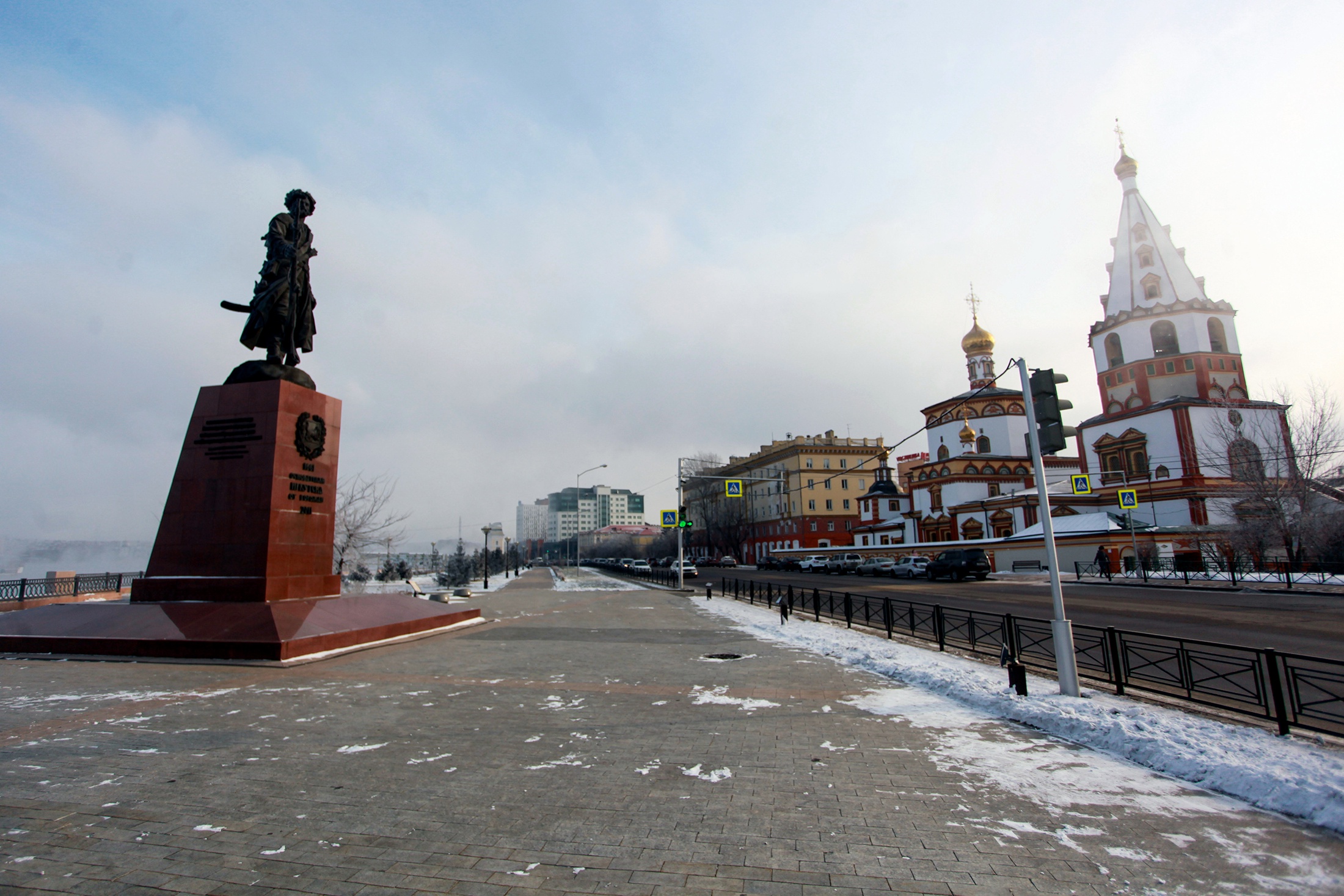 Памятник основателю Иркутска Якову Похабову на Нижней набережной реки Ангары в городе Иркутск.