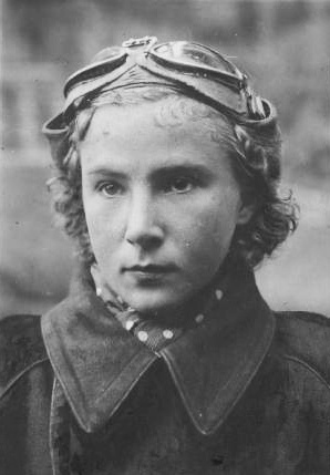 Инструктор аэроклуба Лида Литвяк