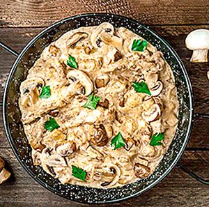 Бефстроганов на французский манер с шампиньонами