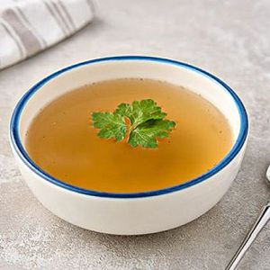 Консоме с сельдереем