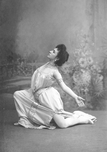 Кшесинская в роли Аспиччии в спектакле "Дочь фараона". Около 1898