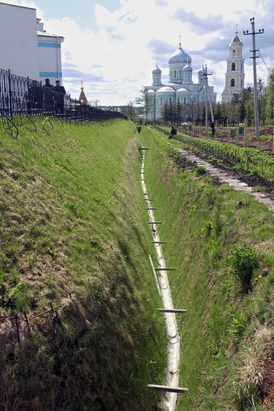 Канавка Пресвятой Богородицы, также известная как Тропа Божией Матери, является значимой святыней Дивеевского монастыря.