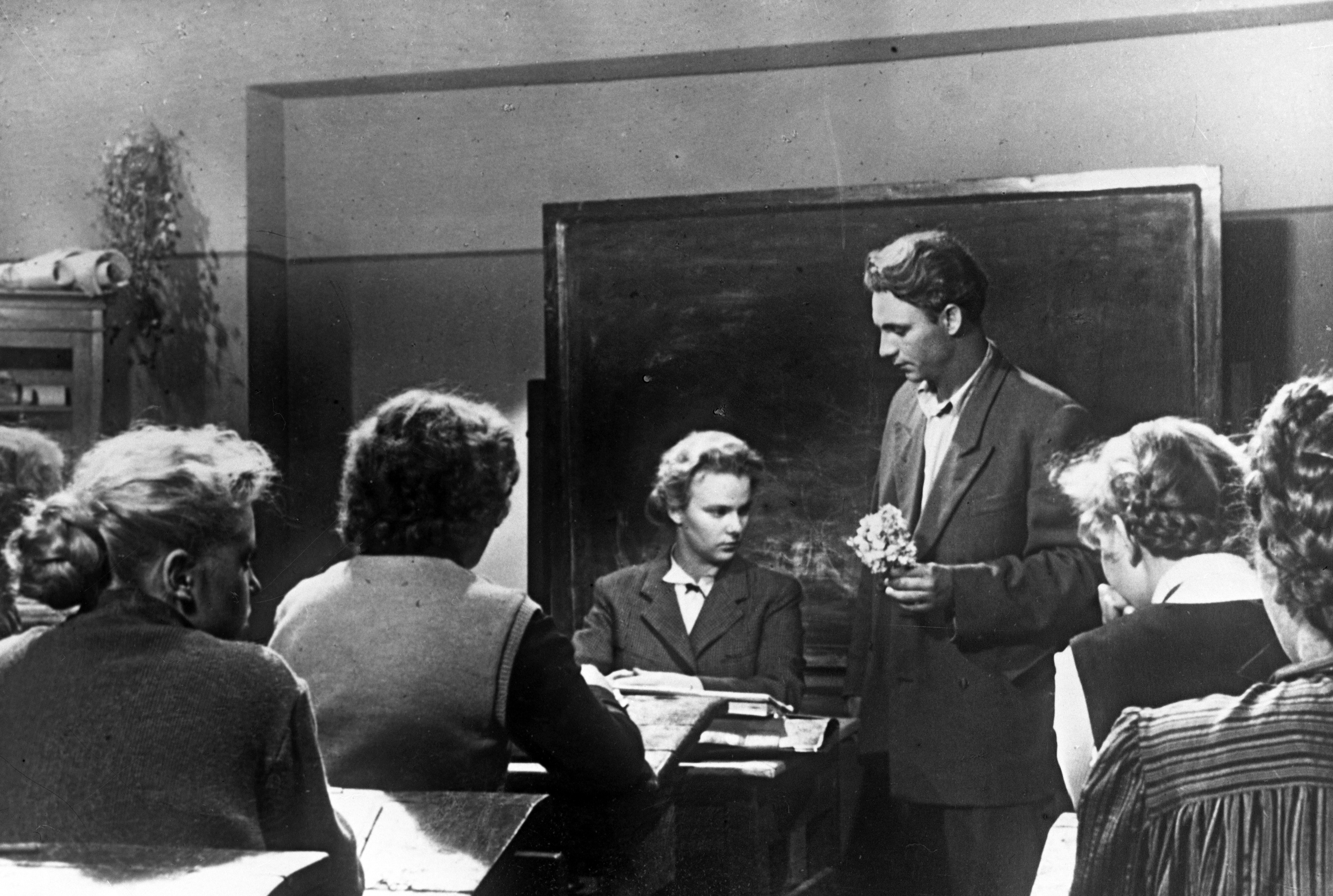Николай Рыбников и Нина Иванова в фильме "Весна на заречной улице". 1956