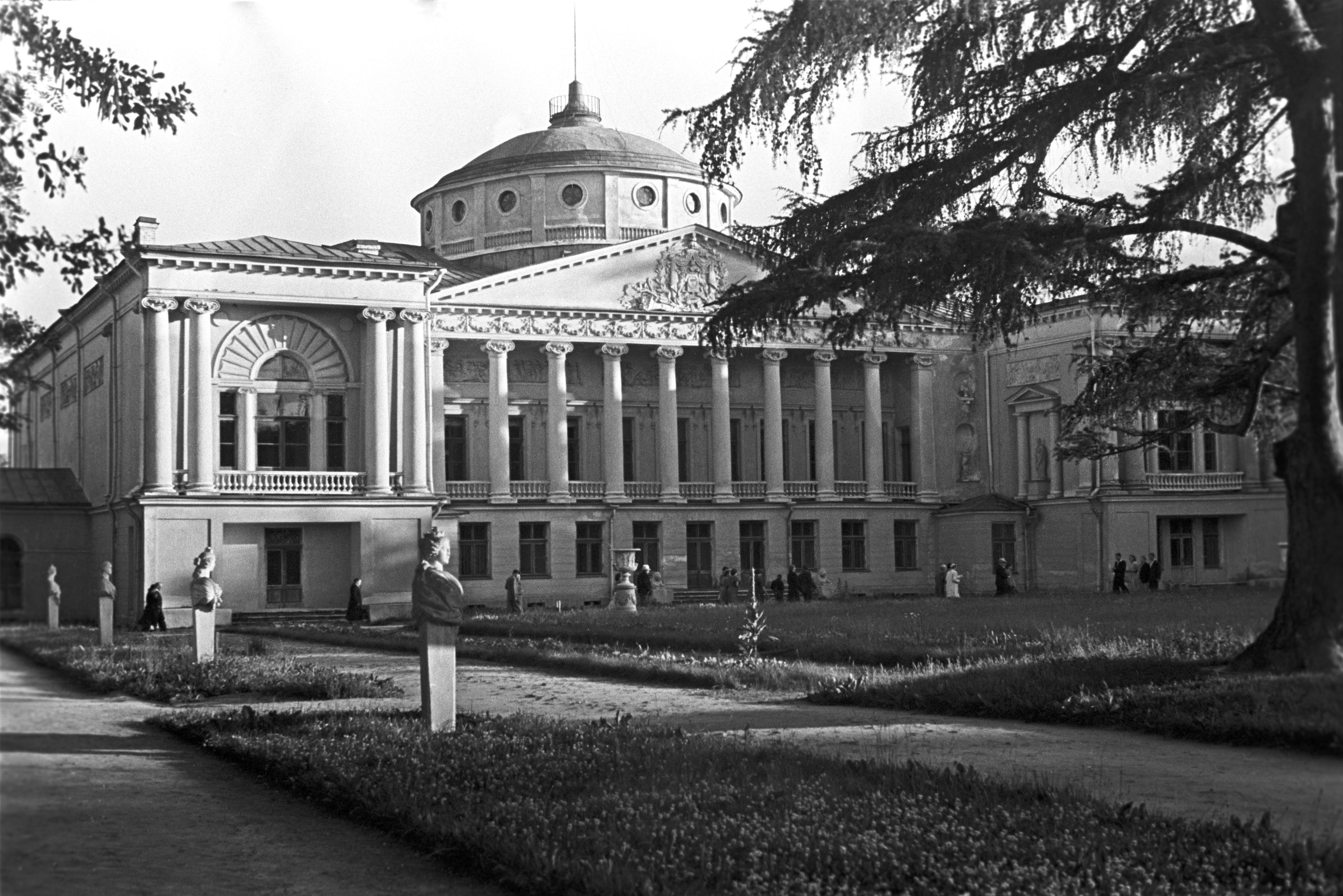 Останкинский Дворец-театр. 1956