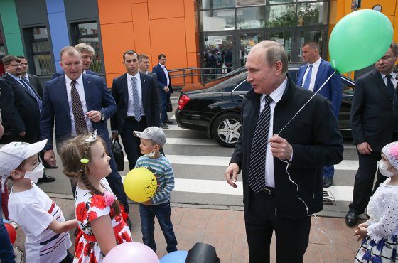 Владимир Путин пообщался с пациентами центра Димы Рогачева