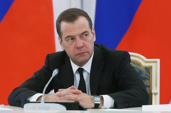 Медведев: Речь о введении налога на тунеядство не идет