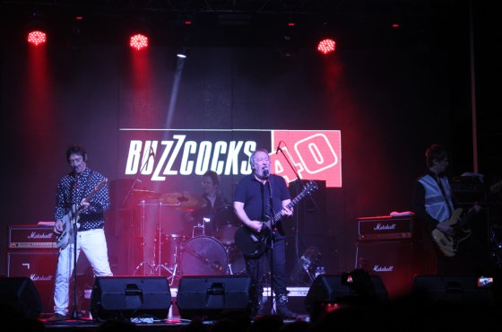 В Москве выступила легендарная британская панк-группа Buzzcocks