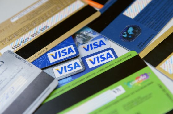 Минтруд поддержал идею ограничить в РФ дорогие покупки за наличные