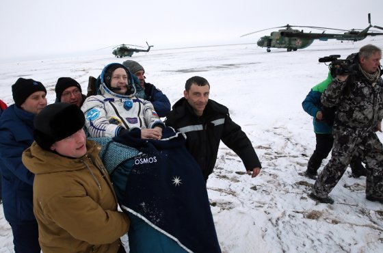 Трое космонавтов с МКС вернулись на Землю