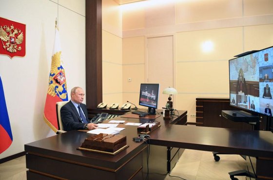 Путин похвалил Минобороны за быстрое строительство 16 медцентров