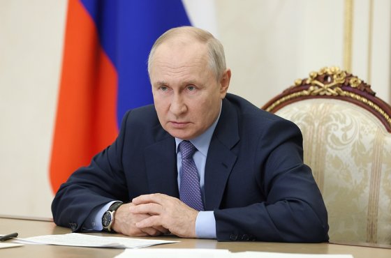 Путин поручил правительству плотнее работать с компаниями по стабилизации цен на топливо