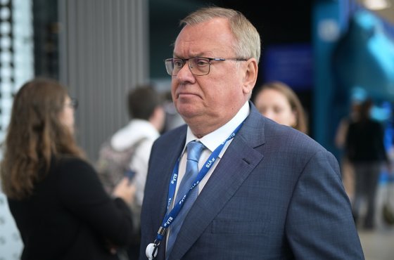 Глава ВТБ Костин предрек курс доллара в 250 рублей из-за мембраны на валютном рынке
