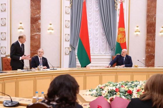 Лукашенко призвал белорусов "превзойти себя во всех сферах жизни"