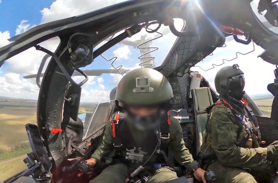 Российские специалисты создали жилет для спасения жизни военных летчиков