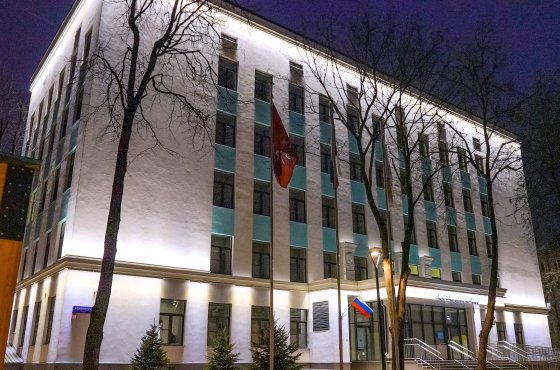 В Москве здания школ начали оборудовать архитектурно-художественной подсветкой