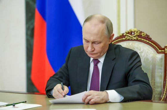 Путин поручил провести медобследование участников Великой Отечественной войны