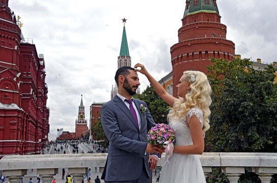 Цветущие сады, отели и сотни предложений: как устроить свадьбу в Москве