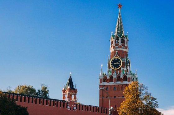 Промышленность не справляется: в Кремле оценили приостановку США поставок оружия на Украину