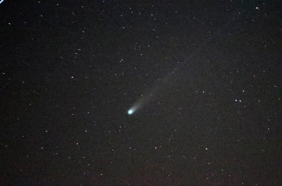 Самая яркая комета года удаляется от Земли. Почему наблюдение за ней стало знаменательным событием?